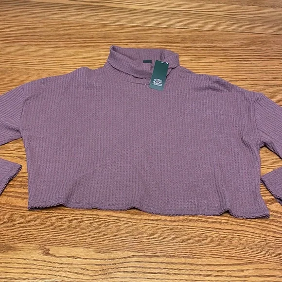 Wild Fable Long Sleeve CropTop - Picture 2 of 4